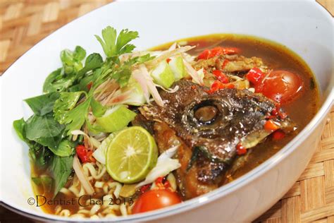  Asam Laksa - Một Món Súp Cá Chua Cay Nồng Vị Cùng Sự Bền Bí của Mùi Hương Thơm Ngất