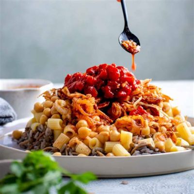  Koshari -  Một món ăn đường phố Ai Cập cay nồng và sảng khoái mang đến sự kết hợp hài hòa giữa tinh tế và mộc mạc!